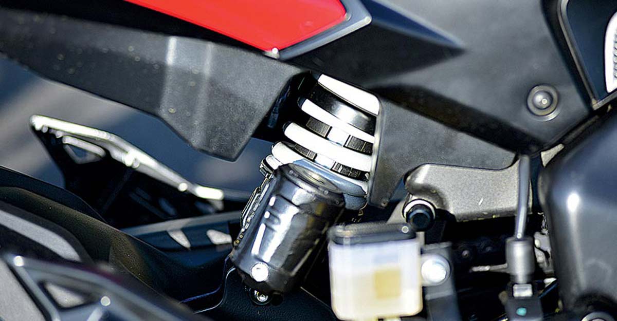 bajaj dominar 250 engine