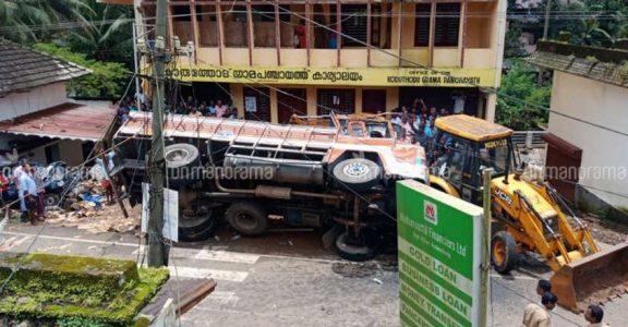 Woman killed in road accident in Kottayam | Kottayam road ...