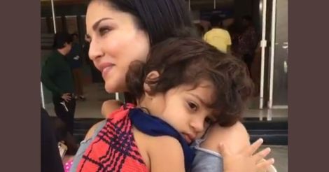 470px x 246px - Sunny Leone's 'adorable' little fan doesn't want to leave her | Video |  sunny leone | little girl | photos | videos | films | porn star | social  media | instagram | Entertainment News | Movie News | Film News