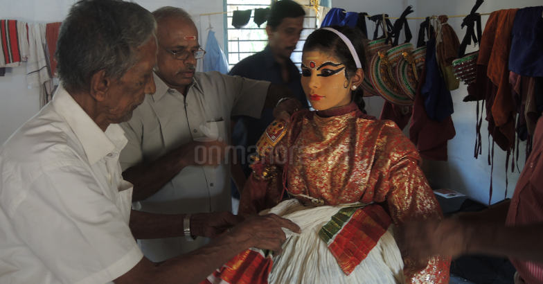 Meet the Uduthukettu expert who dressed up Mohanlal in Vanaprastham
