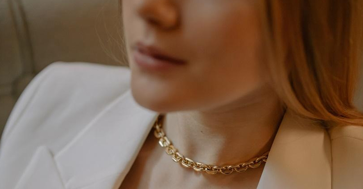 Here are five minimalist jewellery patterns in trend now