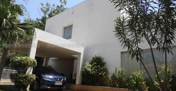 Mallika Sukumaran S Home Is Abode Of Peace For Indrajith Prithvi Mallika Sukumaran Indrajith Prithviraj Prarthana House Onmanorama Dream Home Lifestyle Independent houses for sale in nedumangad, trivandrum.