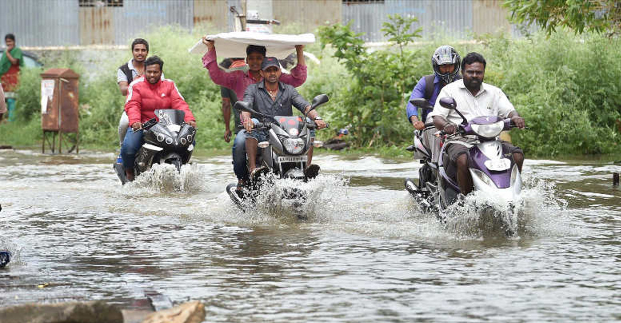 Heavy rain inundates Bengaluru city