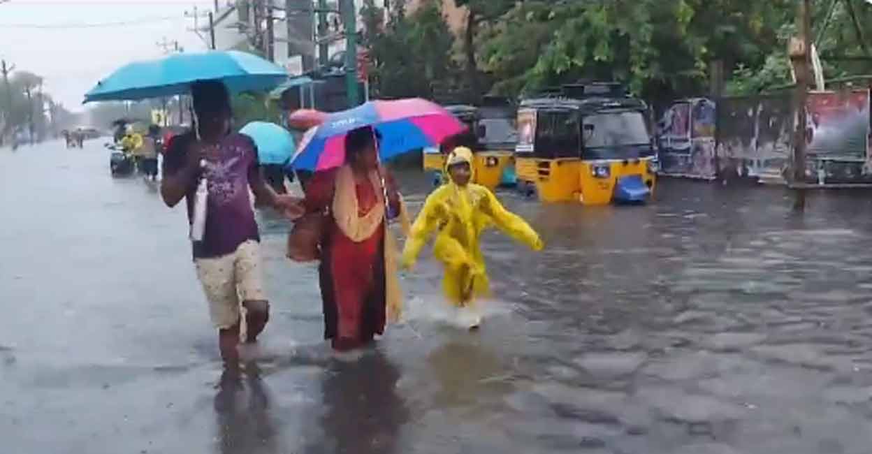Heavy rain, floods hit southern Tamil Nadu; holiday in 4 districts