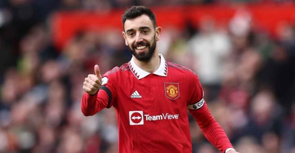 Bruno Fernandes surprises persistent fan | Video | Football News