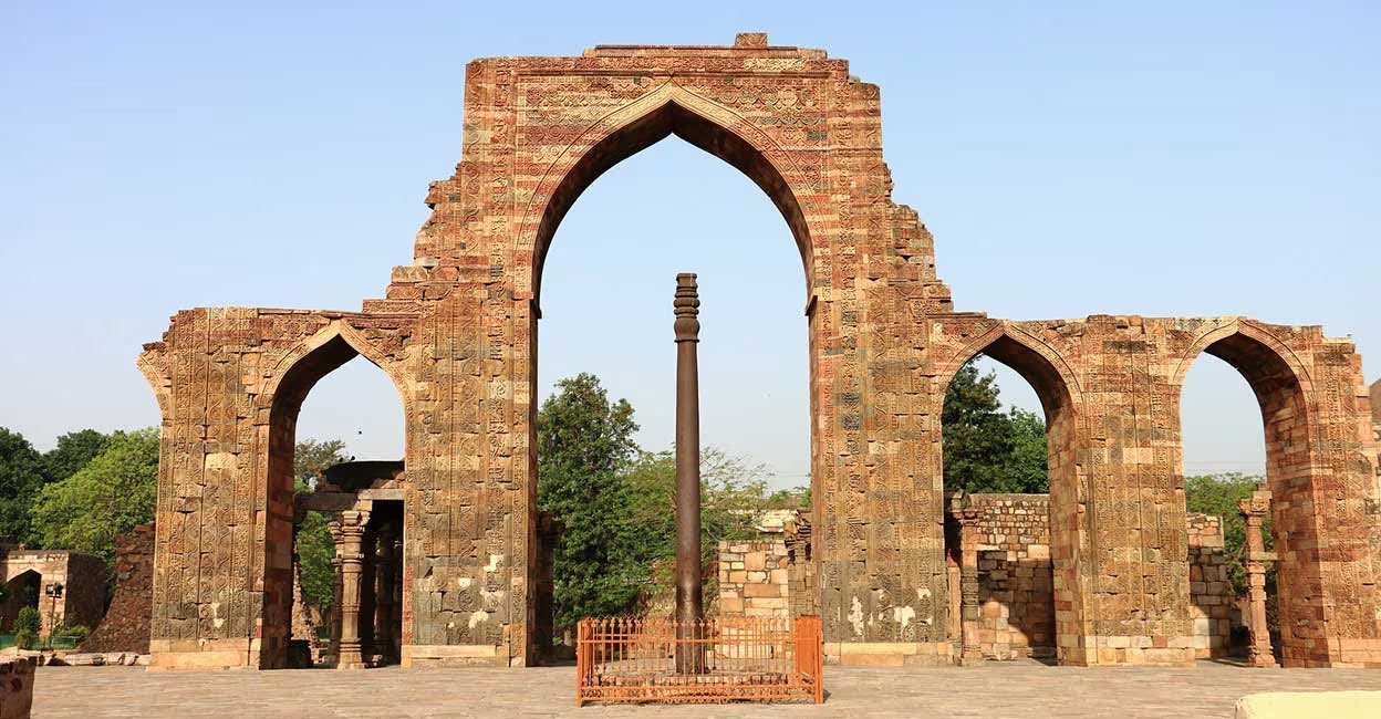 The story of the iron pillar in Delhi that refuses to rust